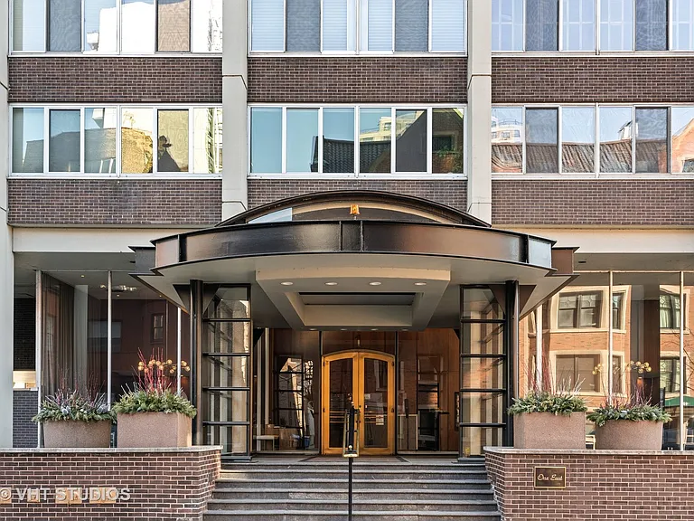 1 E Schiller St #15C — Photo 1