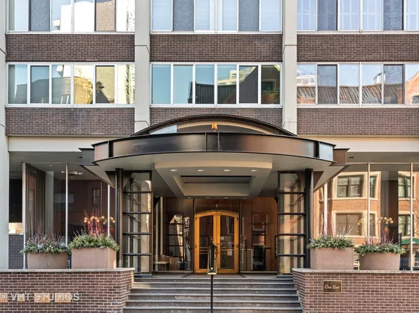 1 E Schiller St APT 15C, Chicago, IL 60610
