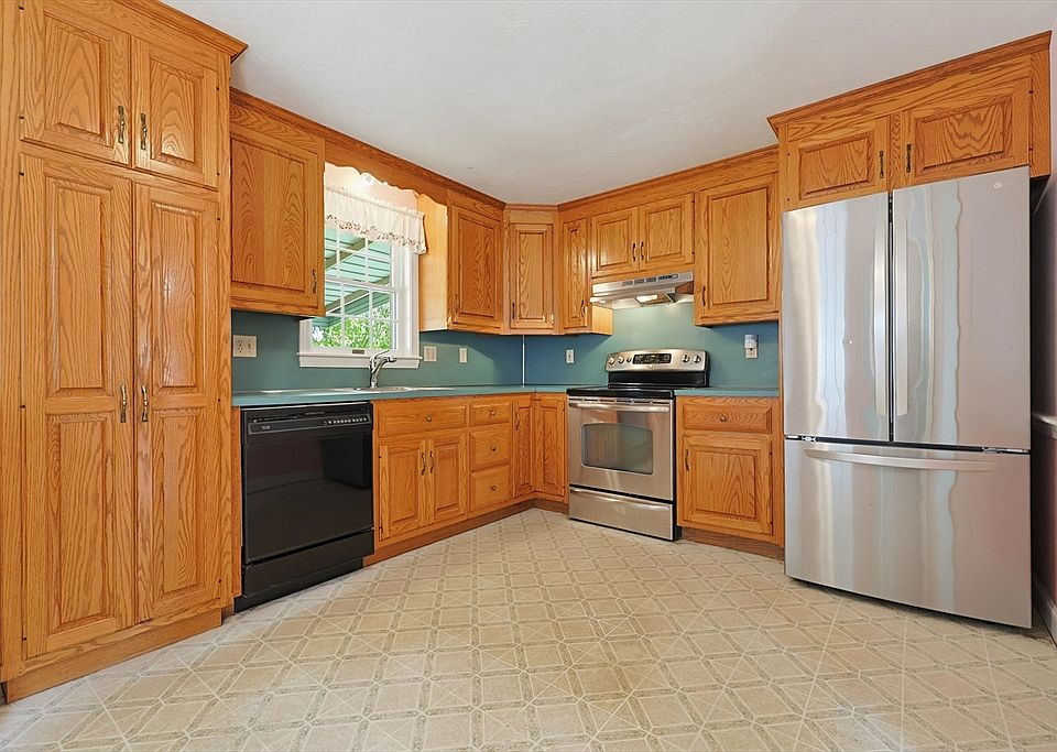 1st image of 98 Pleasant St
