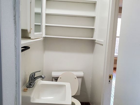 3rd image of 4904 Davenport St #8