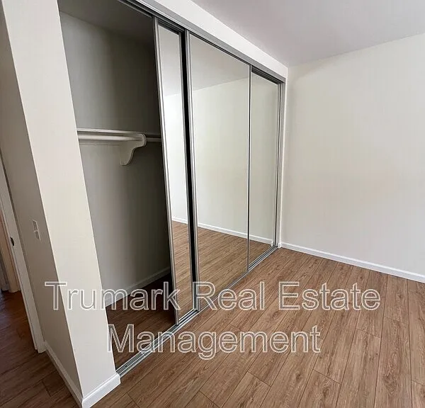 2713 Montrose Ave #4 — Photo 8