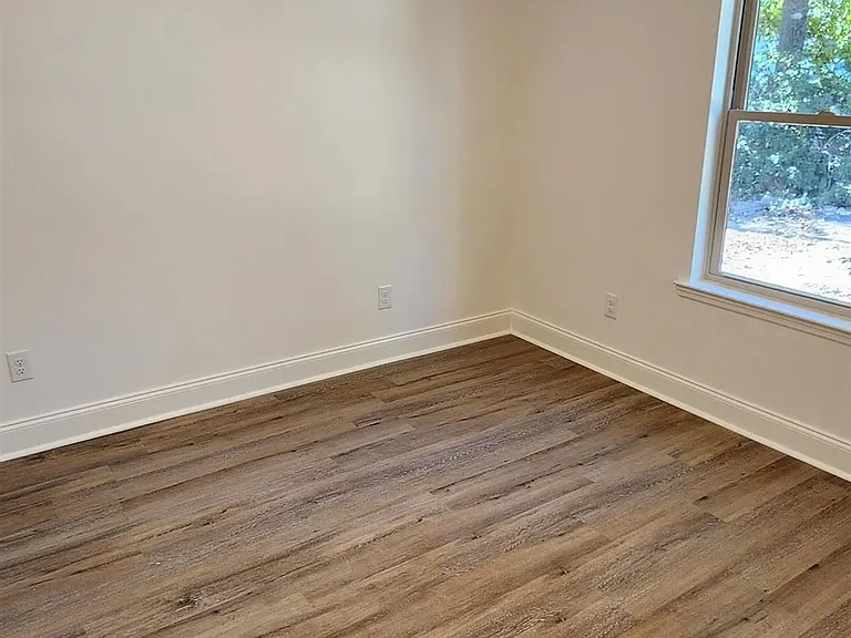 110 Eastlake Dr — Photo 11