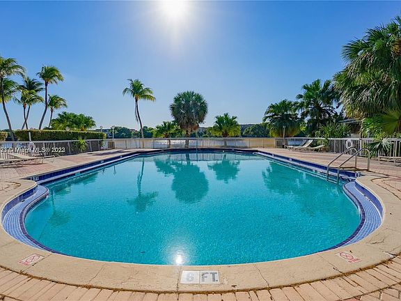 3rd image of 9357 Fontainebleau Blvd APT D421
