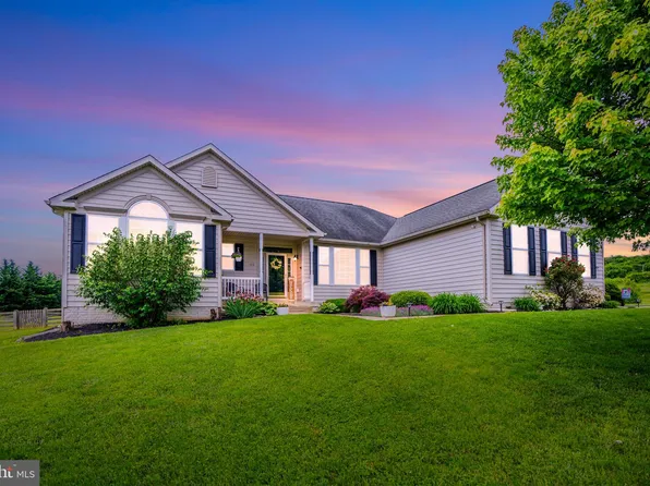 144 Samplers Ct, Hedgesville, WV 25427
