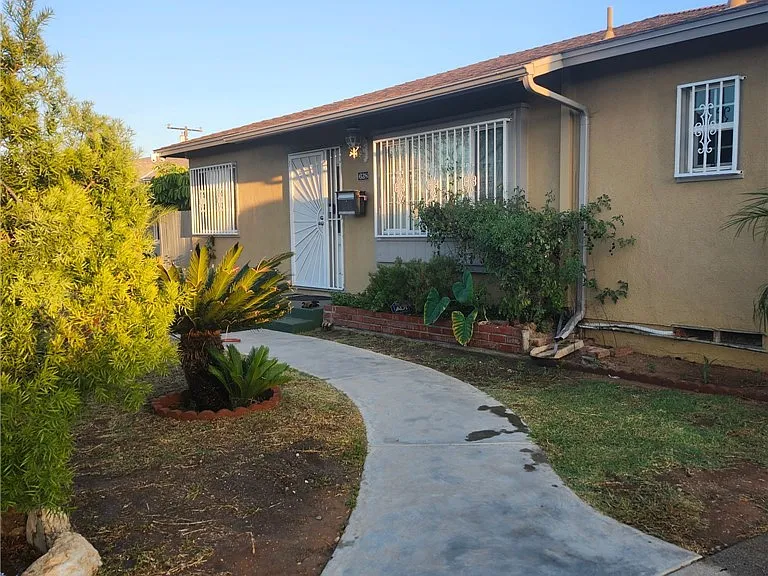 628 W Floral Dr — Photo 1