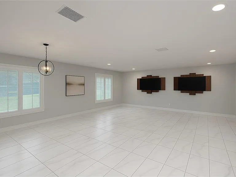 4107 Hudson Way — Photo 2