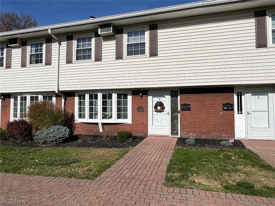 1st image of 11 Meadowlawn Dr Unit 10