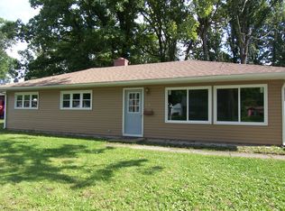 6031 Oakmont Rd, Fort Wayne, IN 46816