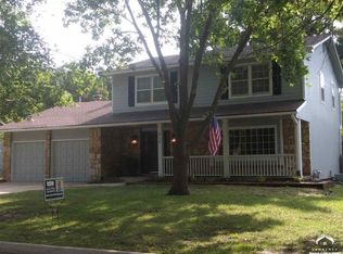 517 Rock Fence Pl, Lawrence, KS 66049