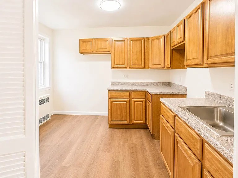 150 Hawthorne St #5P — Photo 4