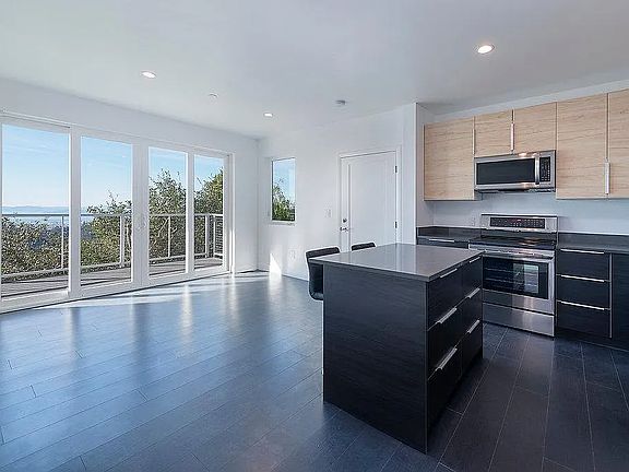 2nd image of 1748 Manzanita Dr #1