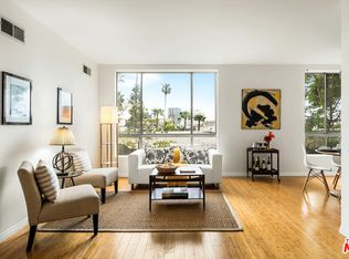 622 S Barrington Ave APT 204, Los Angeles, CA 90049