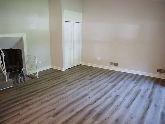 2nd image of 4608 Falcon St