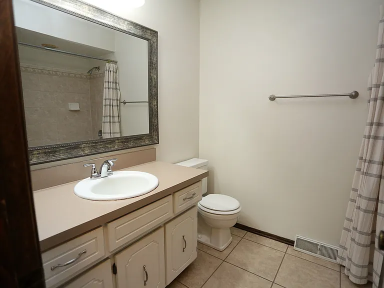 6734 S 73rd Ave — Photo 29