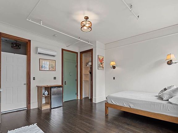 3rd image of 1698 Lexington Ave #3F