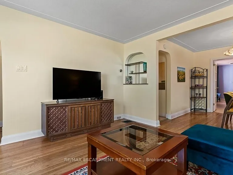 19 Columbia St — Photo 10