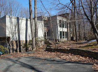 20 Linabury Ln, Chester, NJ 07930