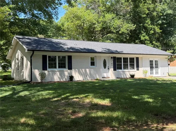 189 W Cleve St, Mount Airy, NC 27030