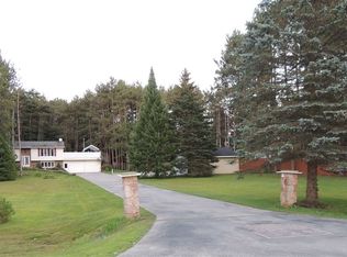 124 Dekard Ln, Little Suamico, WI 54141