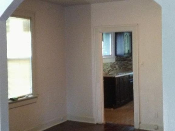 3rd image of 722 N 84th St