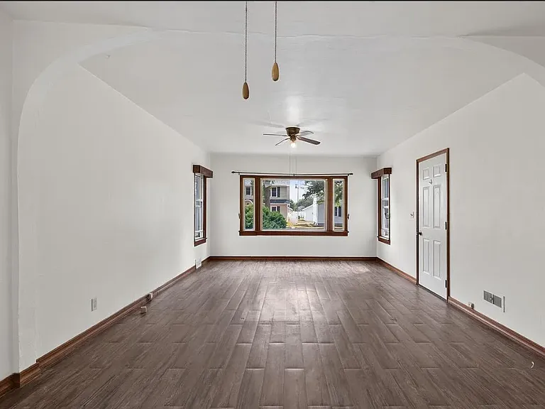 521 Dewey St — Photo 9
