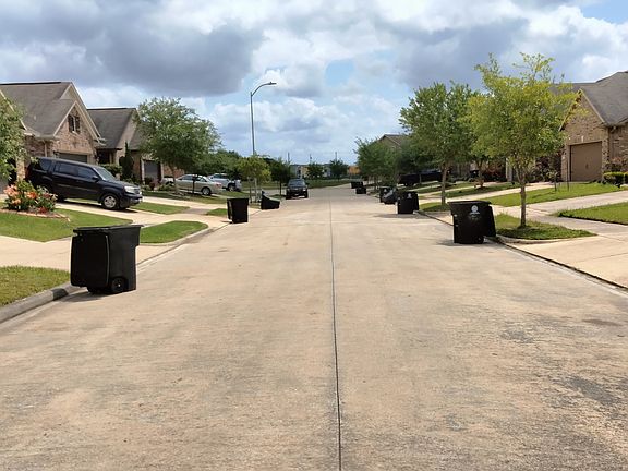 5th image of 9409 Savannah Holly Dr