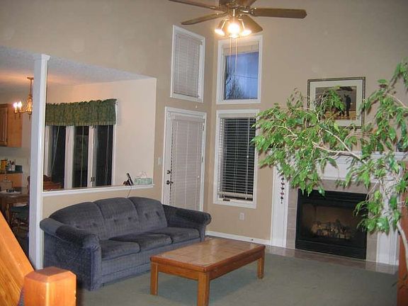 Grreatroom with Freplace