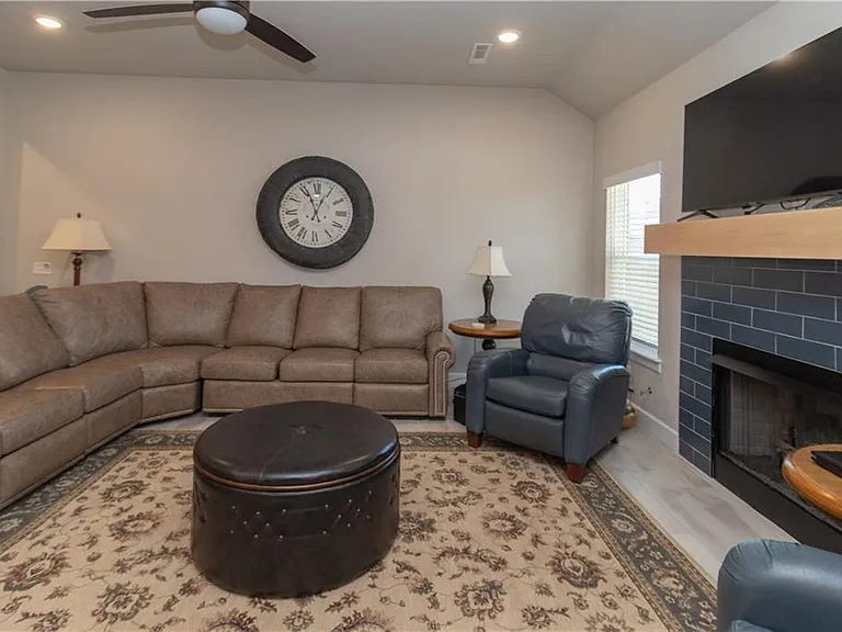 1137 Laux Ln — Photo 19