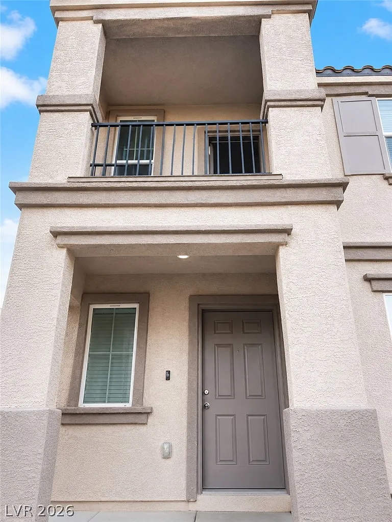 3 bed, 2.5 bath, 1376 sqft, $1,975 — Photo 2