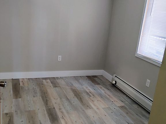 4th image of 207 Pleasant Ave S #2