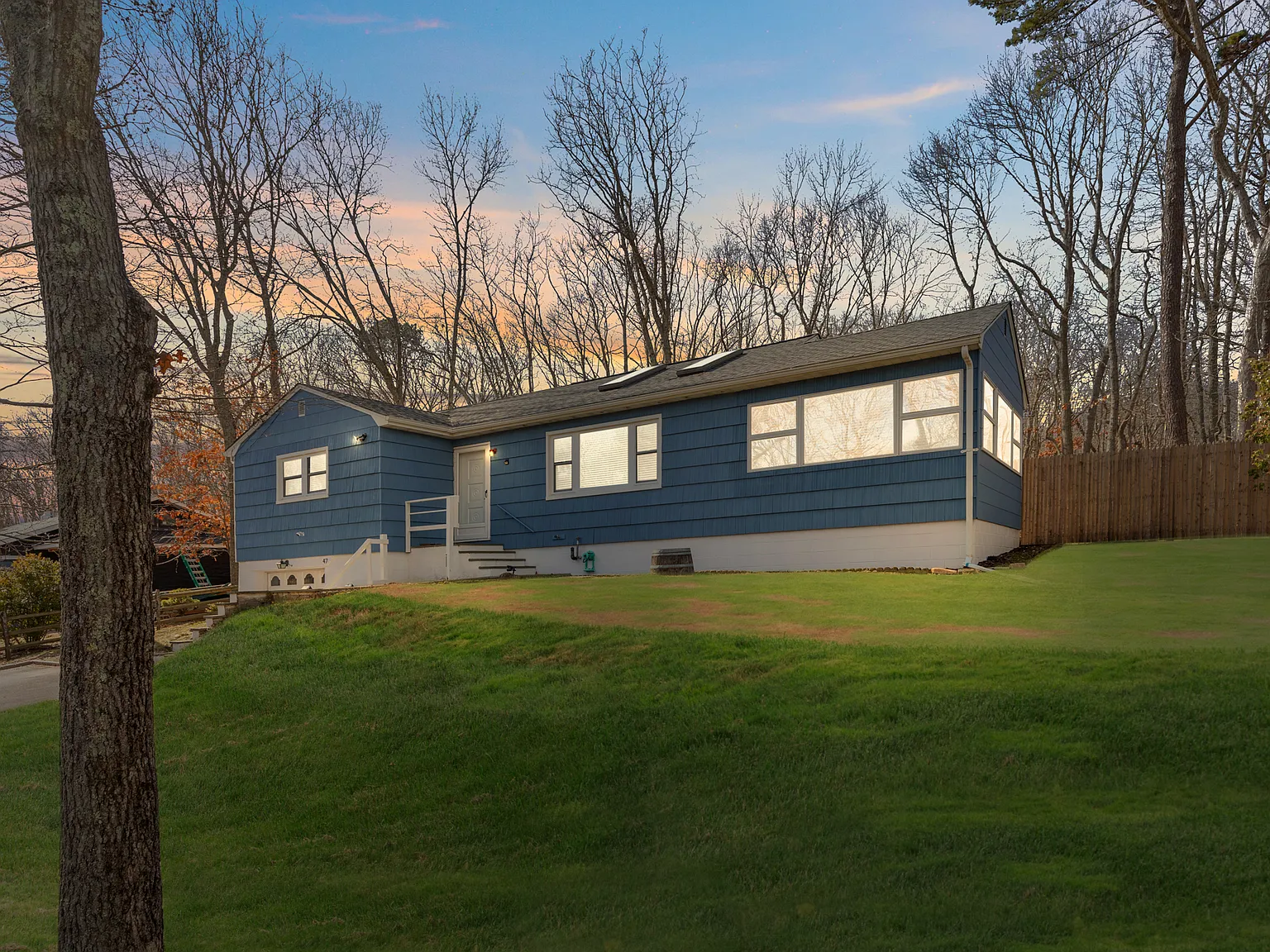 Beautifully refreshed cottage in Sag Harbor — Photo 2