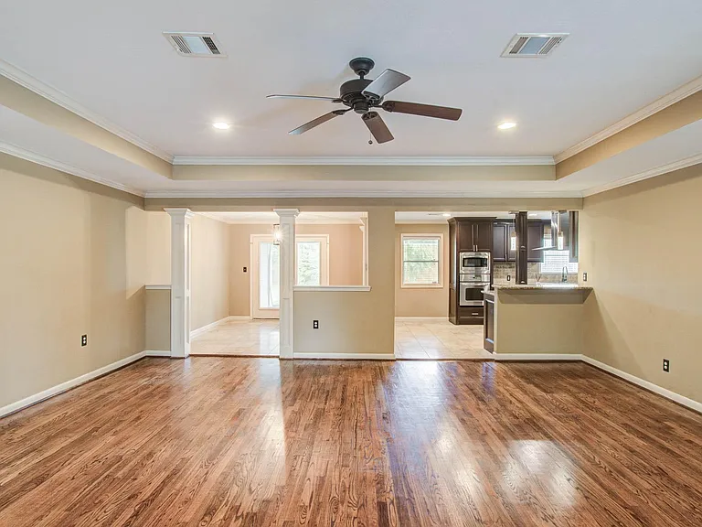 11422 Endicott Ln — Photo 7