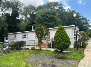 7 Eisenhower St, Howell, NJ 07731