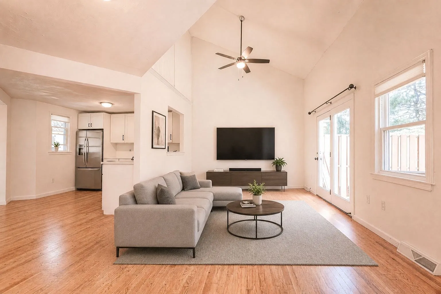 2 bed, 1.5 bath, 1692 sqft, $3,400 — Photo 2