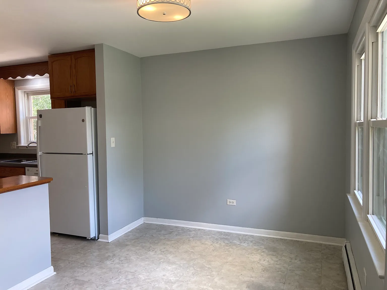 3 bed, 1.5 bath, 1053 sqft, $2,050 — Photo 3
