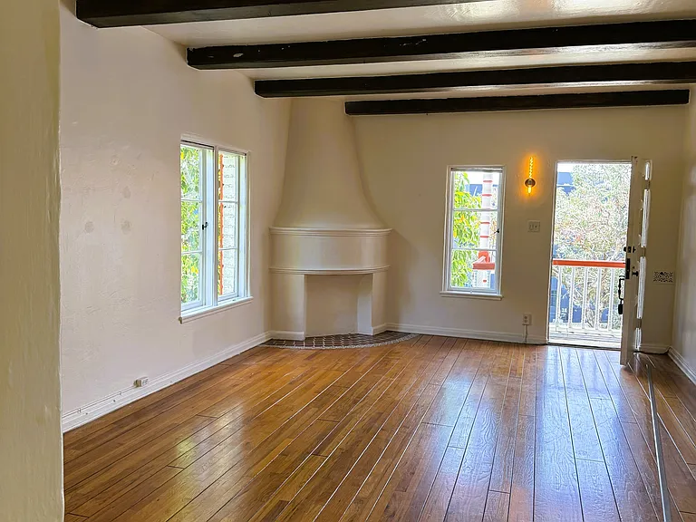 1322 Miller Dr — Photo 2