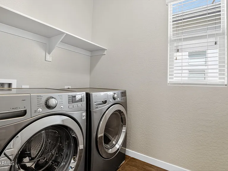 2350 W Gloria Ln — Photo 37