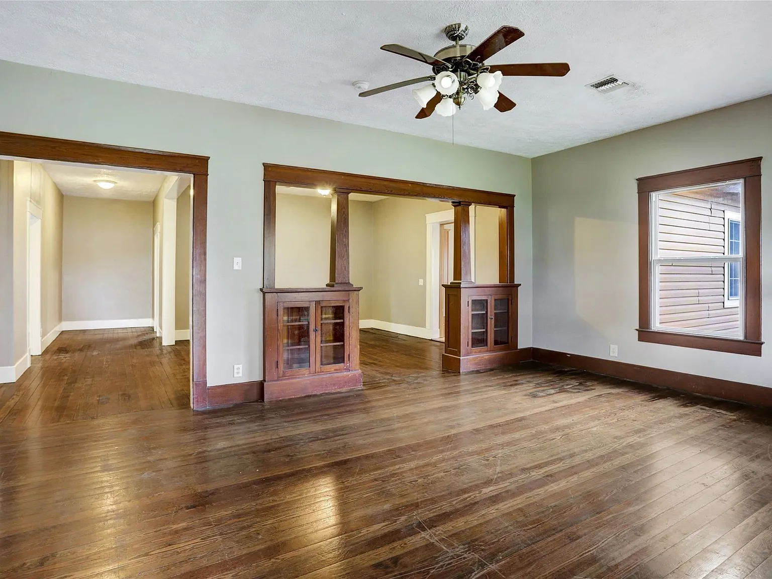 3 bed, 2.5 bath, 2032 sqft, $2,100 — Photo 3