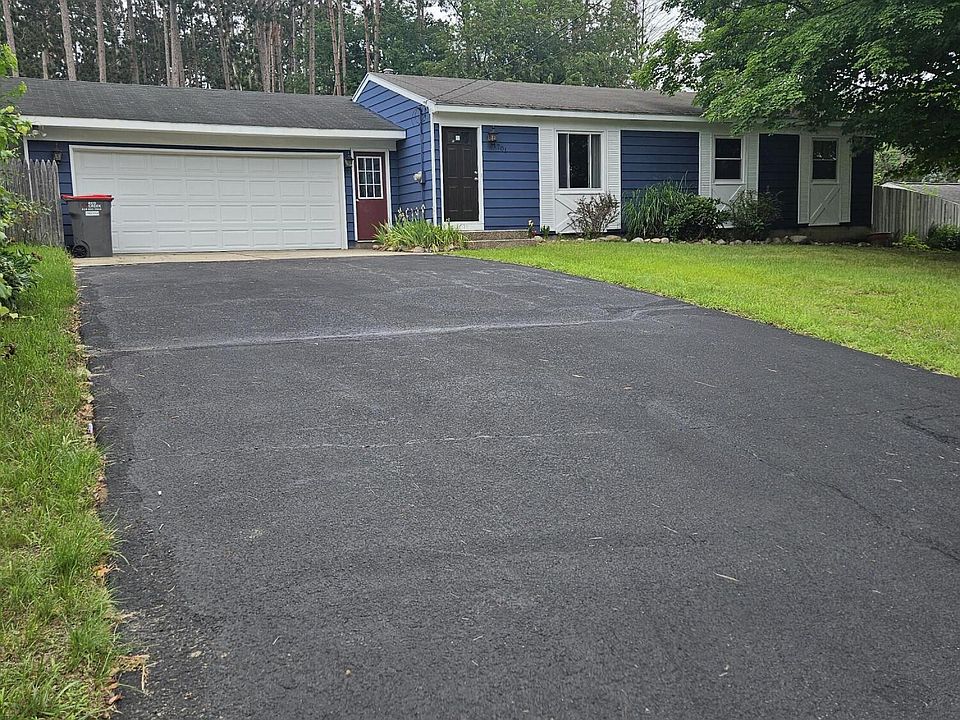 1st image of 1701 Woodgate Dr SE