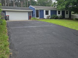 1701 Woodgate Dr SE, Lowell, MI 49331