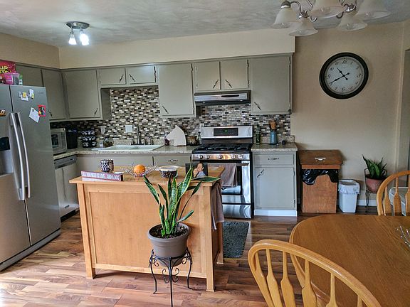 4th image of 2 Sunny Hill Ln