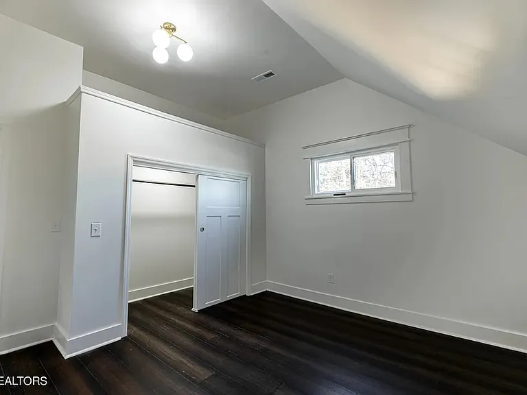 1017 Thompson Pl — Photo 12