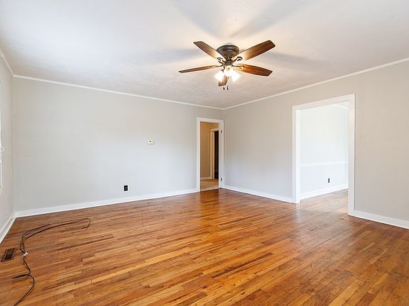 4th image of 1517 Grove St