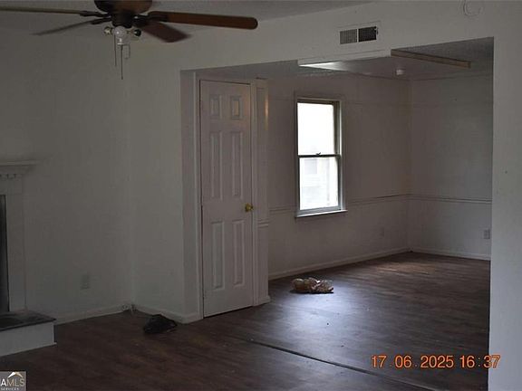 3rd image of 4403 Azalea Dr