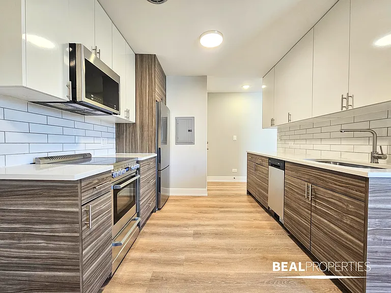 452 W Oakdale — Photo 45