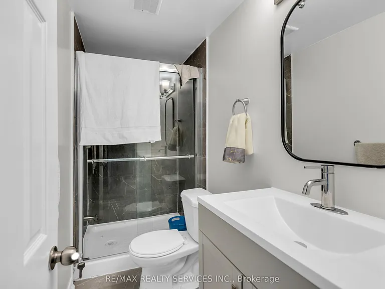 115 Foster Cres #115 — Photo 7