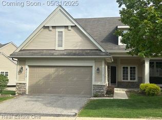 8117 Timber Trl, White Lake, MI