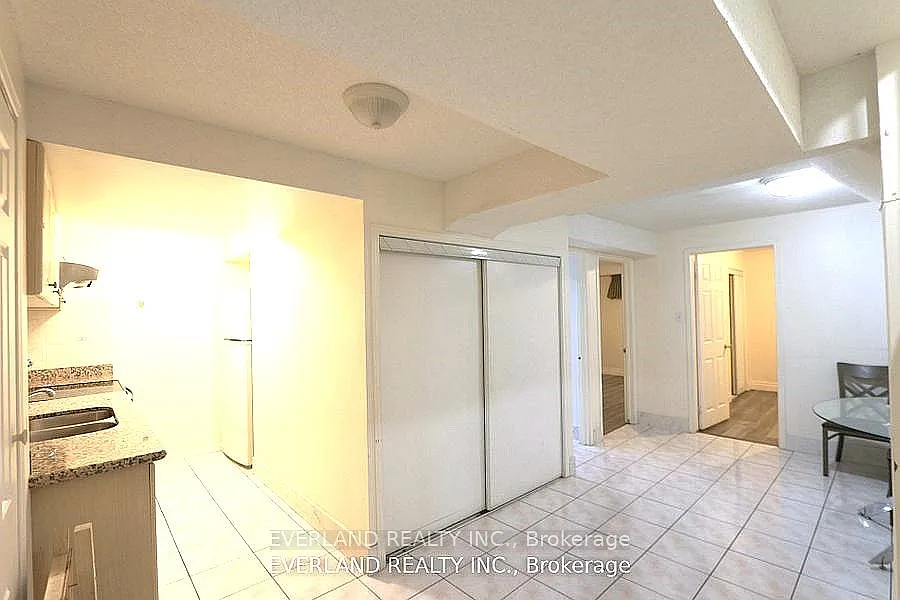 Building Photo - 221 Placentia Blvd #BASEMENT