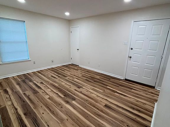 5th image of 1353 Dauphin St APT 22