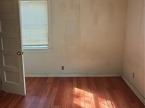3rd image of 1821 Seale St